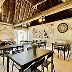 Toile Avec Terrasse, Acces Handicape - Api-1-52-1479