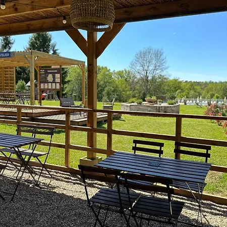 مكان تخييم Toile Avec Terrasse, Acces Handicape - Api-1-52-1479 La Douze