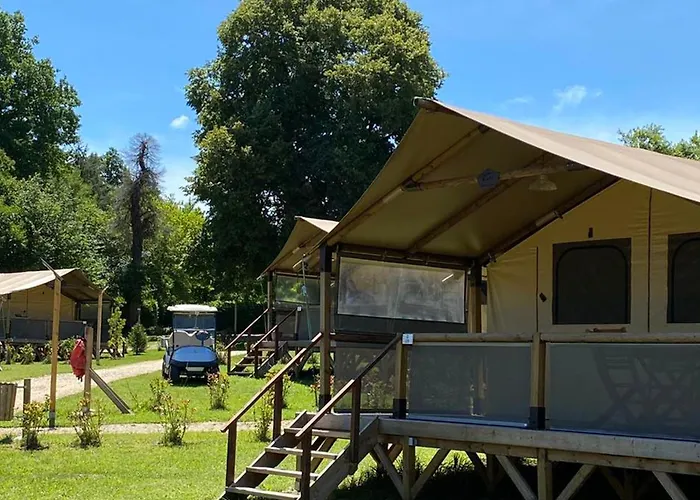 Camping Toile Avec Terrasse, Acces Handicape - Api-1-52-1479 *
